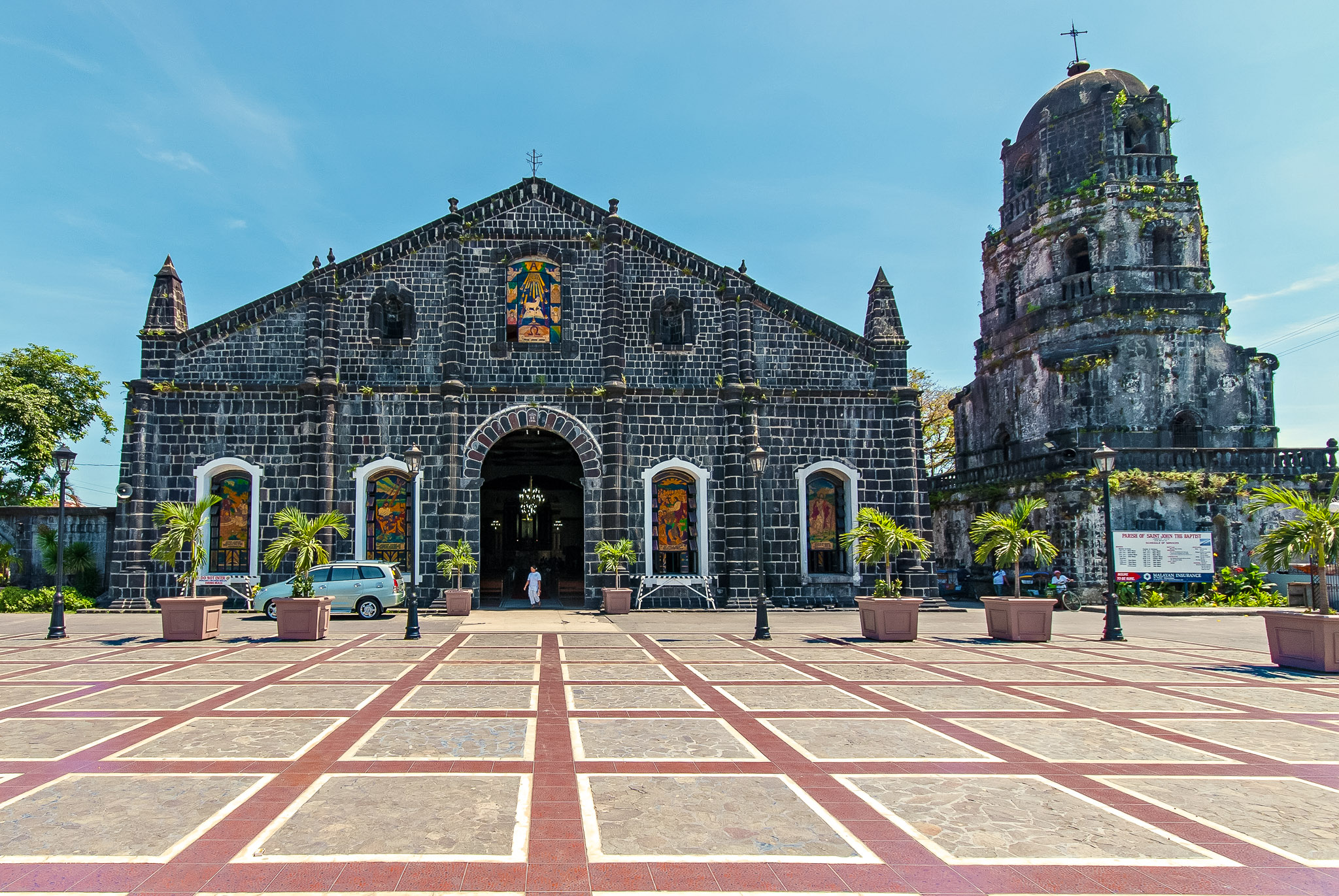 SUNDAYS LIVE HOLY MASS